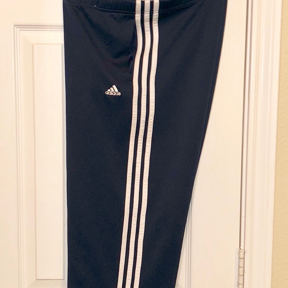 💙Adidas Navy Blue 3/4 Climate Capris💙 - Picture 2 of 8